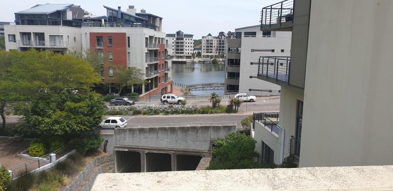 Tyger Waterfront Luxurious And Central *