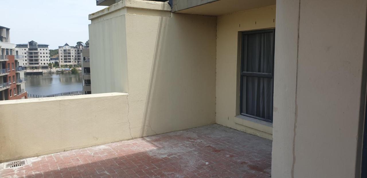 Apartment Tyger Waterfront Luxurious And Central Cape Town